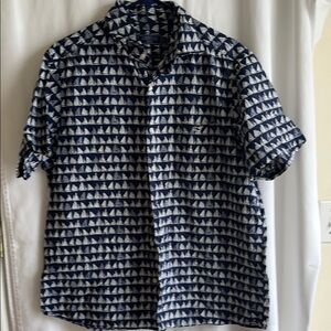 Vineyard Vines Blue and White Casual Button Down Shirt